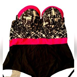 Torrid One Piece Black & Hot Pink Swimsuit Size 4 BNWT